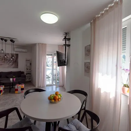 Sunshine Apartment *