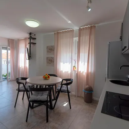 Sunshine Apartment *